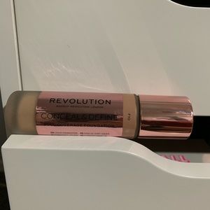 Makeup Revolution Makeup - Makeup Revolution Foundation: F10 Makeup Revolution Makeup - Makeup Revolution Foundation: F10